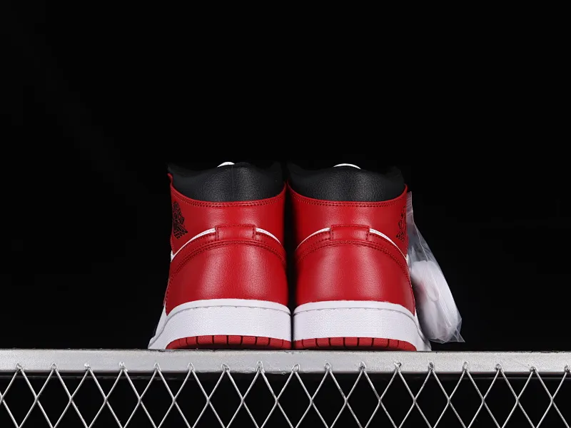 All categories Air Jordan Jordan series basketball shoes Air Jordan 1 Mid Air Jordan 1 Mid AJ1 Joe 1 black red toe Zhongbang basketball shoes BQ6472-079
